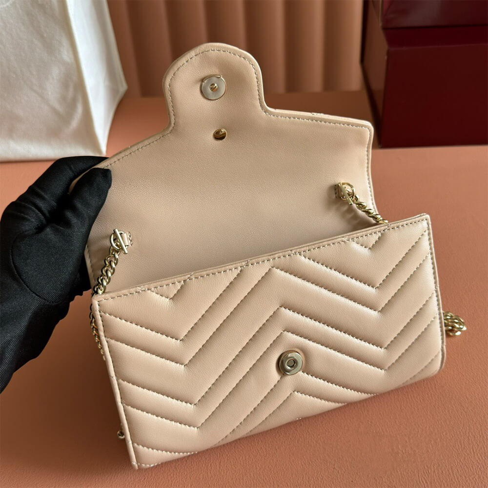 GG Marmont wallet on chain